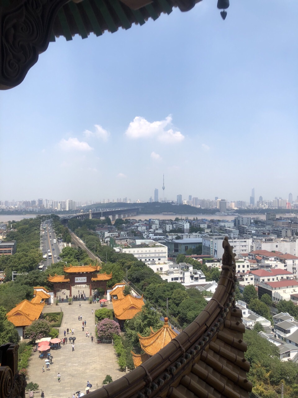 hth官网入口:卫生间贴瓷砖多高合适 卫生间贴瓷砖注意事项有哪些(图1) 华体会体育hth官方网站