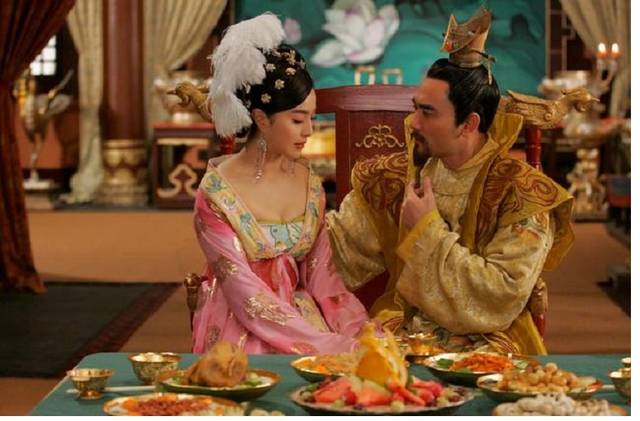 hth官网入口:拜仁前瞻:J罗首发仍存疑 药厂扬言惩罚南大王(图1) hth官网入口